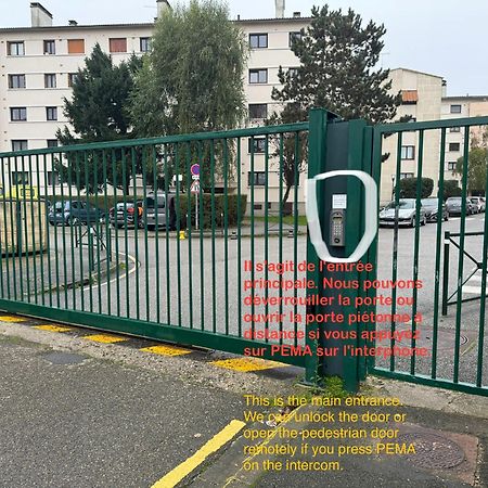 Appartement Periurbain De Paris Et Versailles Les Clayes-Sous-Bois Exterior foto